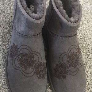 NIB UGG WOMEN'S CLASSIC SHORT GREY BOOTS SZ 10